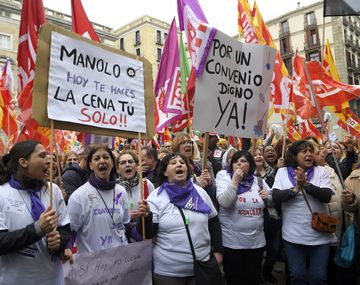 Miles de mujeres se manifestaron en Barcelona y otras ciudades de España