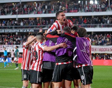 Estudiantes goleó a Goiás y se ilusiona con pasar a cuartos de final