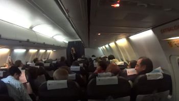 video: un piloto emociono a ex combatientes de malvinas en pleno vuelo video: un piloto emociono a ex combatientes de malvinas en pleno vuelo