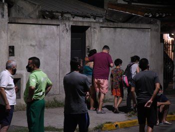 Dos amigos consumieron juntos cocaína adulterada durante el partido de la Selección: uno murió y el otro está grave