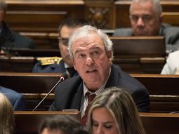 Luis Alberto Heber será nuevamente interpelado en el Parlamento. Luis Alberto Heber será nuevamente interpelado en el Parlamento.