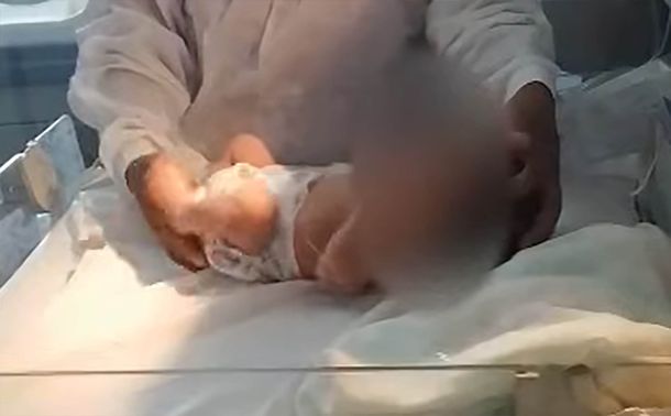 Abandonaron a una beba de 5 días en el túnel peatonal de la estación de Florencio Varela