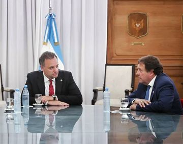 Diego Santilli, Manuel Adorni y Alberto Weretilneck en Casa Rosada.