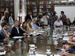 paritaria docente: vidal ofrecio 18% en cuatro cuotas paritaria docente: vidal ofrecio 18% en cuatro cuotas