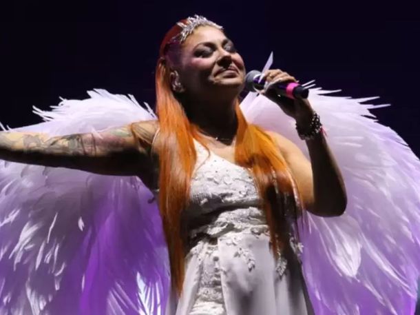 Lourdes de Bandana volvió a los escenarios tras el incidente con su expareja: Tropezón no es caída Lourdes de Bandana volvió a los escenarios tras el incidente con su expareja: Tropezón no es caída