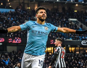 El Kun marcó los tres goles del triunfo del City
