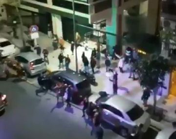 VIDEO: Indignación por un grupo de vecinos de Recoleta que bailó en la calle