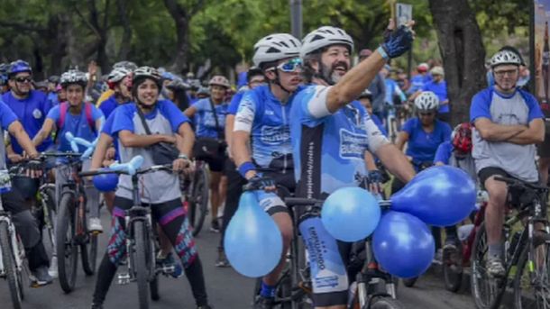 Una caída que no pudo frenar la bicicleteada de la Semana Azul: Nos levantamos de todas