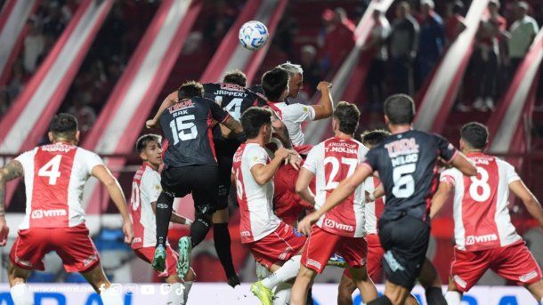 Argentinos Juniors goleó a Barracas Central y quedó a 3 puntos del líder de la Zona A