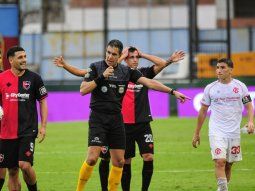 polemica en barracas-newells: scocco y maxi rodriguez cuestionaron el arbitraje polemica en barracas-newells: scocco y maxi rodriguez cuestionaron el arbitraje