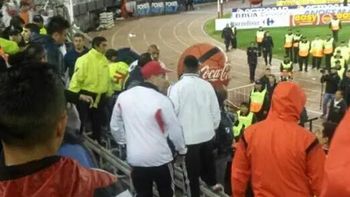 hincha de boca infiltrado en el monumental debio ser rescatado tras superclasico hincha de boca infiltrado en el monumental debio ser rescatado tras superclasico