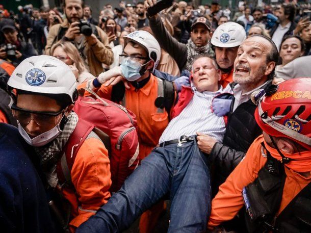 Represión en pleno debate de la Ley Bases