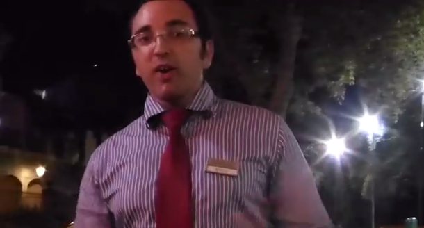 VIDEO: Extraña capacidad: un mozo habla con eco