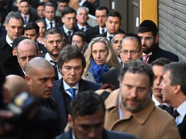 Javier Milei participa del acto por el atentado a la AMIA en medio de un fuerte operativo de seguridad