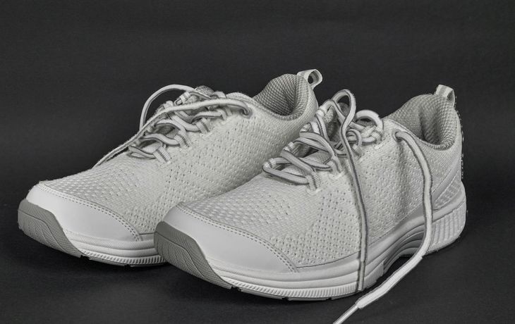 El truco casero que explica cómo blanquear las zapatillas de manera sencilla