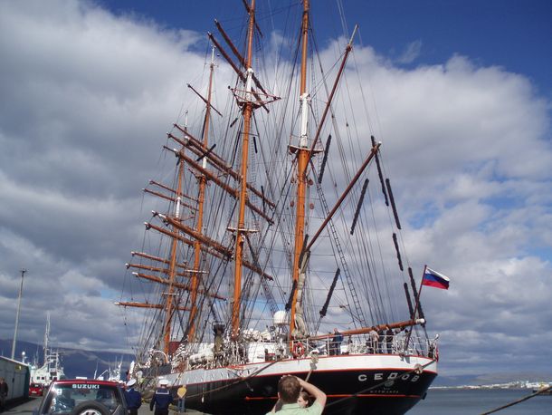 Amarró en Ushuaia el segundo velero más grande del mundo