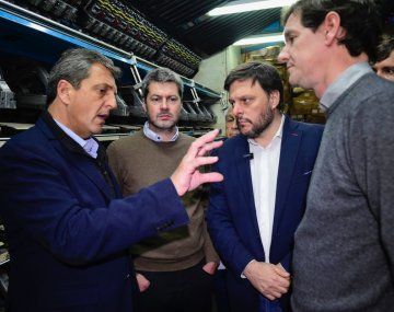 Massa recorrió una fábrica: Nosotros defendemos a los trabajadores