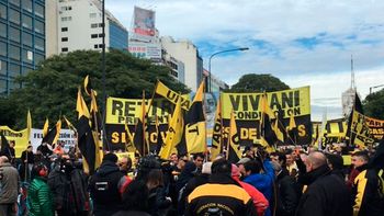 taxistas marcharan al centro porteno en repudio a uber taxistas marcharan al centro porteno en repudio a uber
