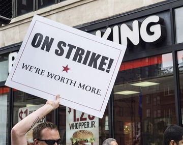 Trabajadores de locales de comidas rápidas