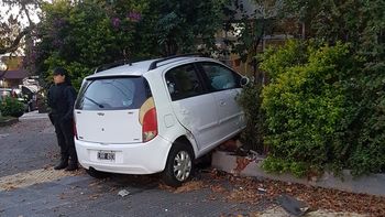 Así se metió el auto en la vivienda Así se metió el auto en la vivienda
