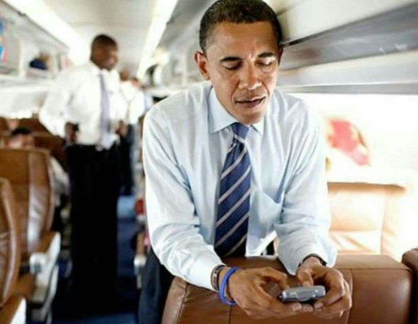 Barack Obama tuiteando