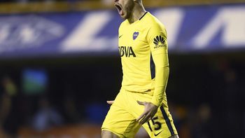 nahitan nandez, a las pinas en un boliche de punta del este nahitan nandez, a las pinas en un boliche de punta del este