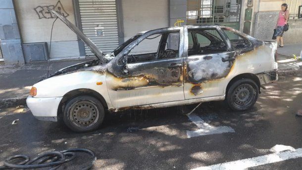 Bahía Blanca: un hombre incendió su auto porque se lo iban a secuestrar