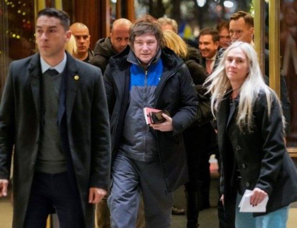 Vestido con el mameluco de YPF, Javier Milei llegó a Oslo: cómo sigue su agenda