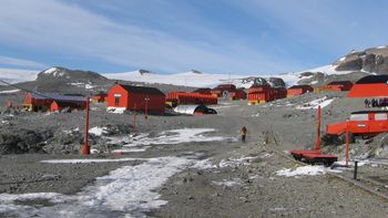 rossi viaja a la antartida para supervisar el inicio de la campana 2014-2015 rossi viaja a la antartida para supervisar el inicio de la campana 2014-2015