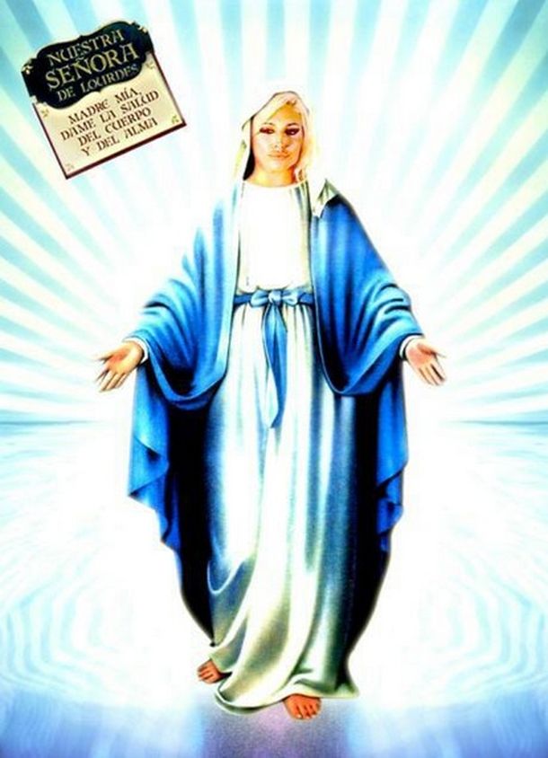 Vicky Xipolitakis mostró su devoción por la Virgen de Lourdes