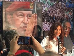 cristina volvio a buenos aires y participo del homenaje a chavez cristina volvio a buenos aires y participo del homenaje a chavez