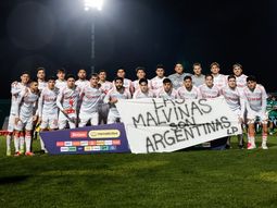 argentinos jrs tambien mostro la bandera de las malvinas son argentinas en el arranque del torneo clausura argentinos jrs tambien mostro la bandera de las malvinas son argentinas en el arranque del torneo clausura