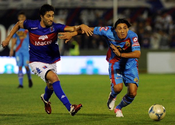 Arsenal derrotó a un Tigre golpeado en Victoria