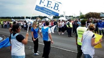provincia: gremios docentes repartiran volantes con sus reclamos en las rutas provincia: gremios docentes repartiran volantes con sus reclamos en las rutas