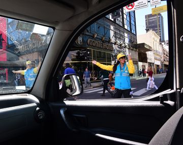 La Ciudad liberó el estacionamiento para bajar el uso del transporte público