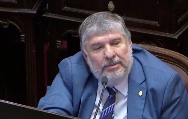 José Mayans le pidió a Karina Milei que deje de robar y cruzó con todo al senador libertario del 8%