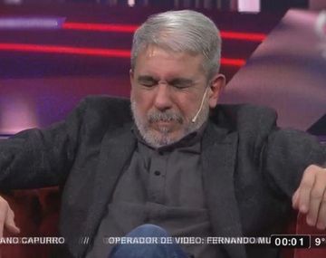 Insólito momento: Viviana Canosa le tiró alcohol en gel en vivo a Aníbal Fernández