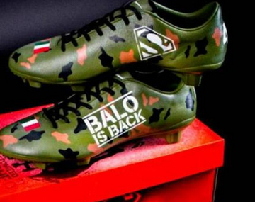 Los flamantes botines guerreros de Mario Balotelli