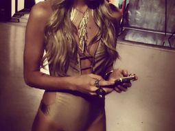 mira la sensual produccion de cande ruggeri en malla enteriza mira la sensual produccion de cande ruggeri en malla enteriza