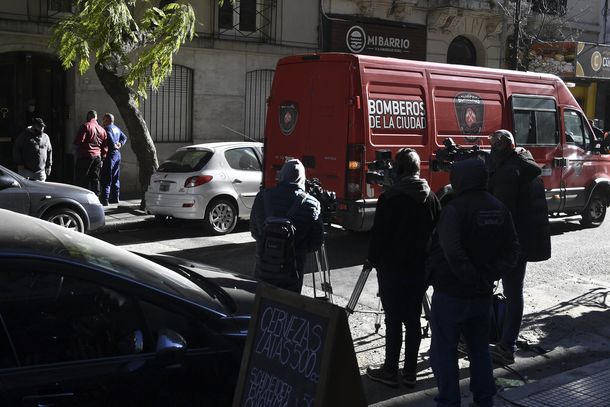Hallan ahorcado al detenido por matar y descartar el cuerpo envuelto en una cortina