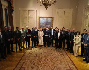 Quiénes son los gobernadores que no fueron invitados a la reunión de Milei