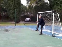 Macri recibió un pelotazo durante un picadito picante