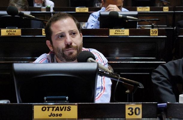 Ottavis renunció a la jefatura del bloque de Diputados bonaerenses del FpV