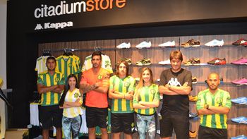 aldosivi ya tiene su nueva camiseta 2015 para el debut en primera aldosivi ya tiene su nueva camiseta 2015 para el debut en primera
