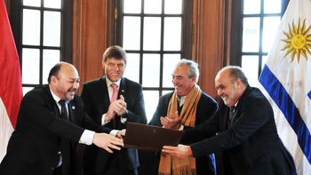 Paraguay se comprometió a escanear unos 45.000 contenedores. Paraguay se comprometió a escanear unos 45.000 contenedores.