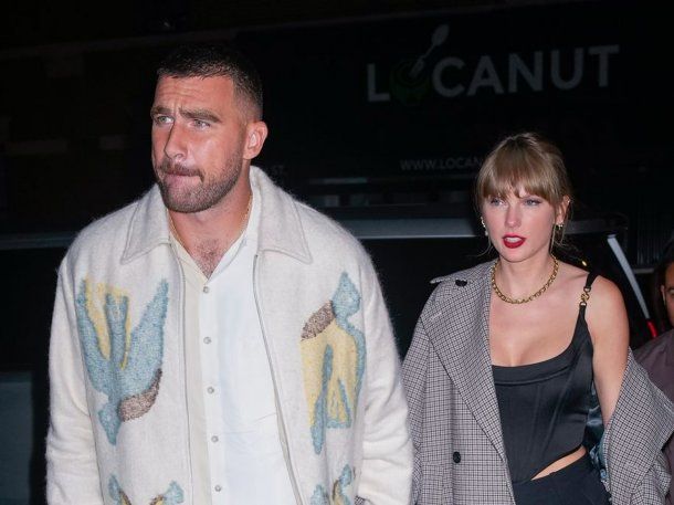 Taylor Swift y Travis Kelce se besaron en público por primera vez en River