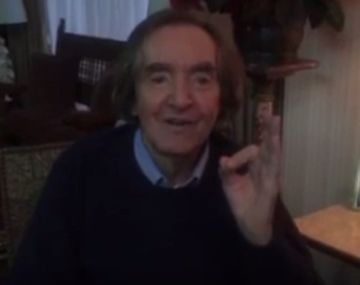 El Papa llamó a Carlitos Balá por sus 90 años