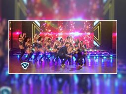 Maldito Peke se metió en la pista e hizo bailar a Marcelo Tinelli