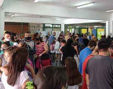 Vuelta a clases en la Ciudad: tumultos e irregularidades en el primer día del protocolo