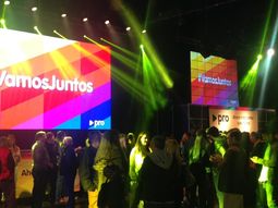 #eleccion2015: en la sede del pro aguardan los primeros resultados del balotaje #eleccion2015: en la sede del pro aguardan los primeros resultados del balotaje